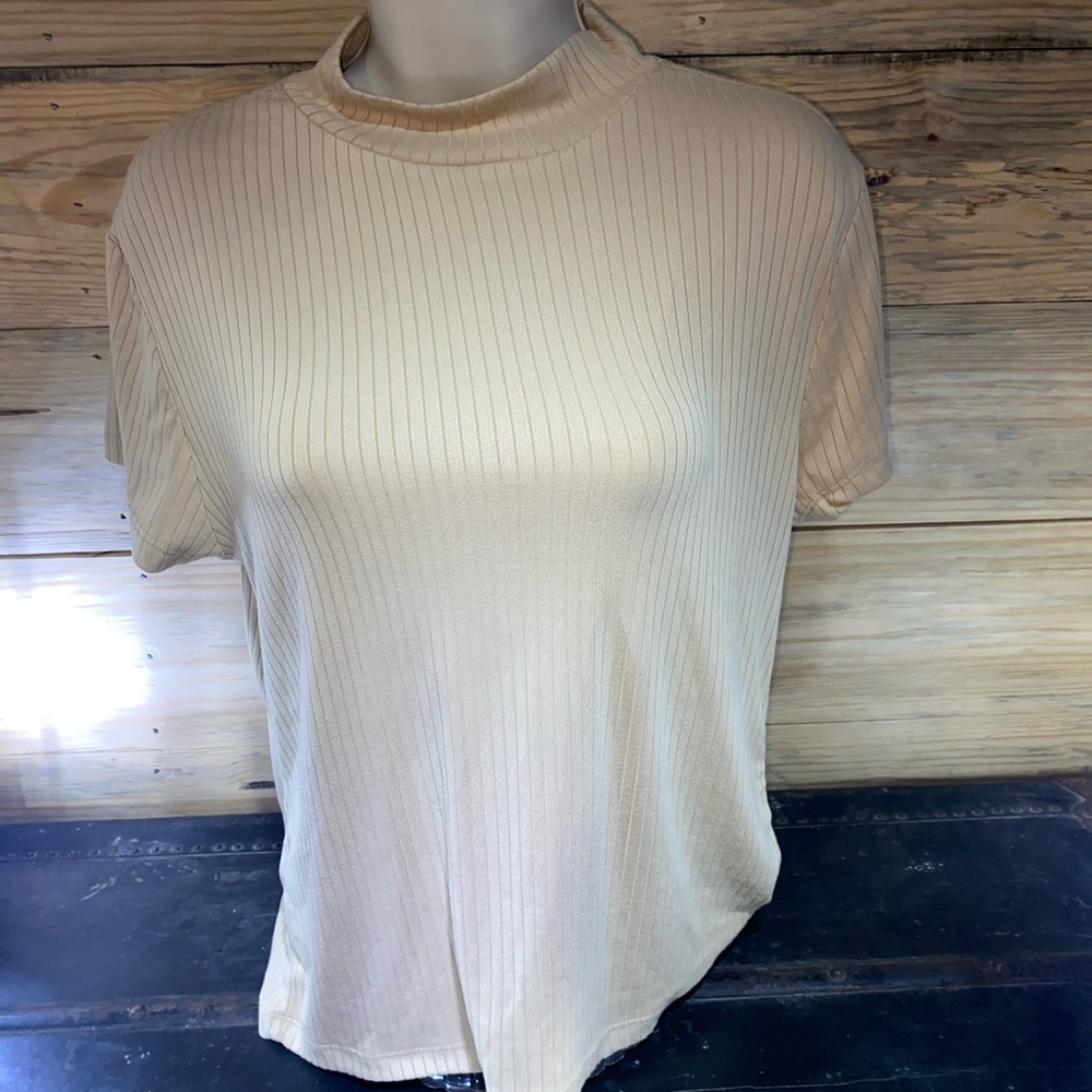 Creme Tee